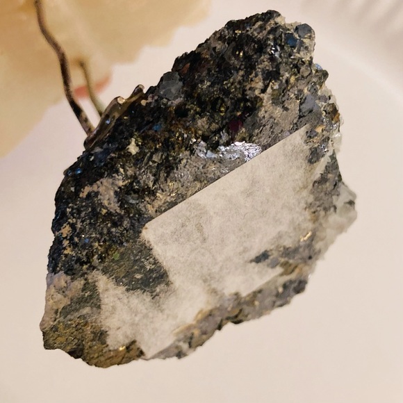 Carved Quartz Bird Egret Herron Structure Figurine on Smoky Quartz? Pedestal - Picture 12 of 12